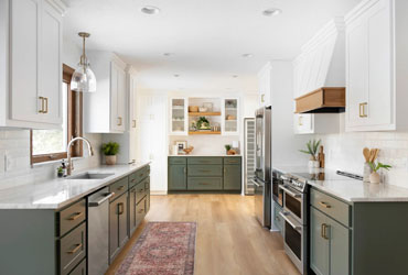 How a Handyman Can Transform Your Kitchen with New Cabinets