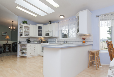 Pros and Cons of Open-Concept Kitchen Layouts